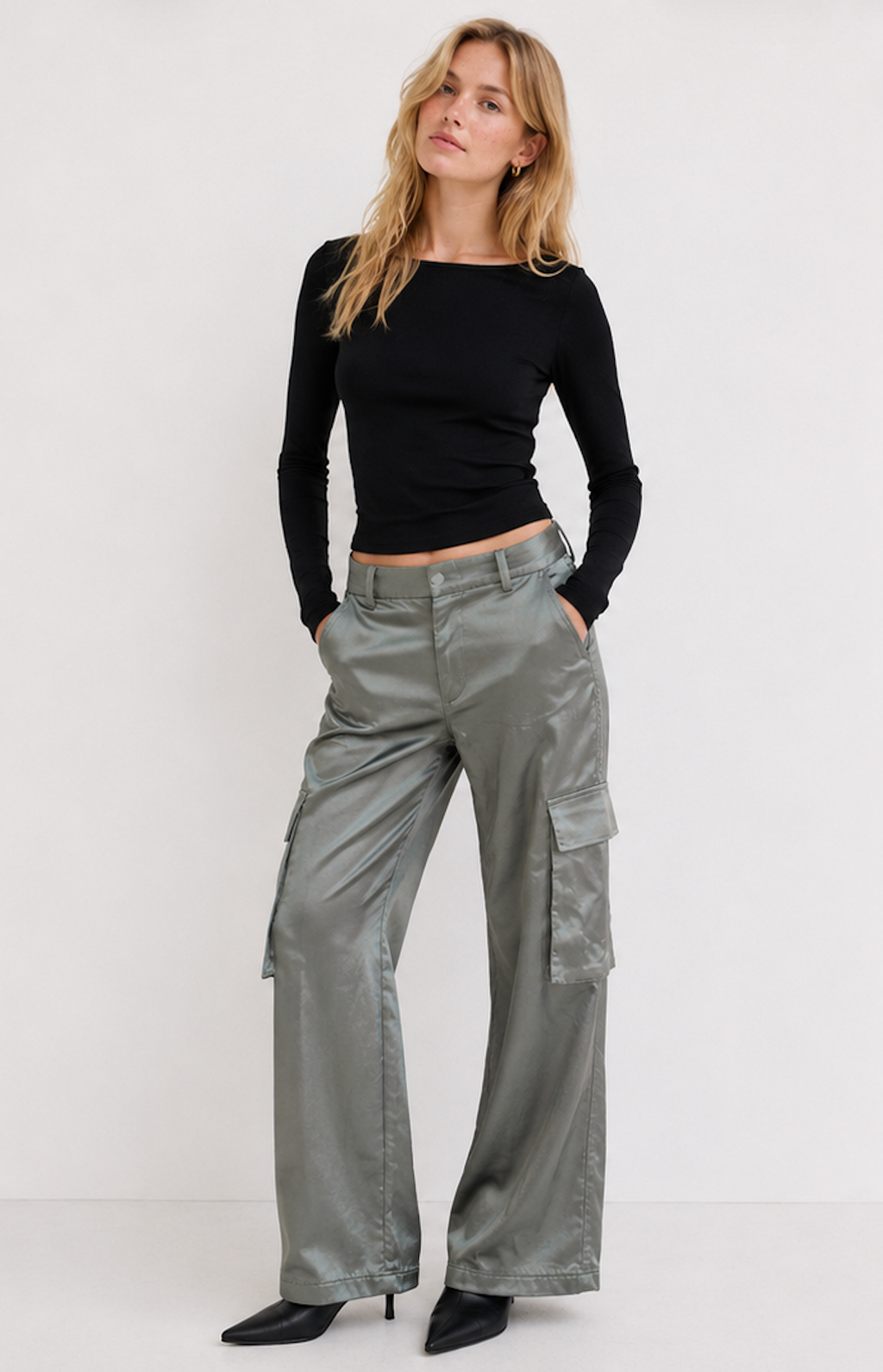 Sating Pants, H&M - Size 36 ( Stain on the bottom right leg)