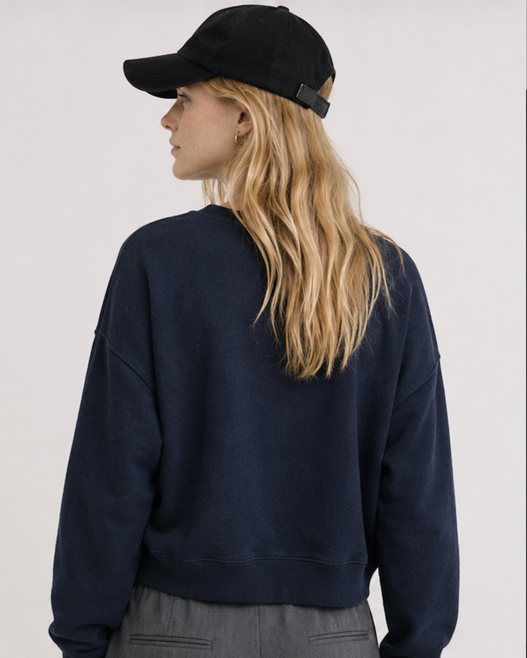 Cropped navy sweatshirt, H&M L.O.G.G.  – Size M